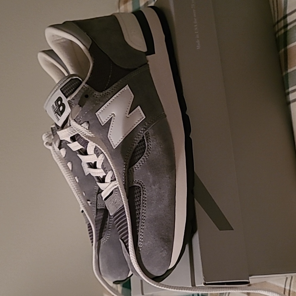 New Balance 990 V1